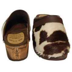 These clogs from the MB Clogs brand are suitable for nurses and doctors, for example. The light wooden sole is very comfortable for your feet, so you can walk in the clogs all day without any problems. Thanks to the rubber coating, the shoes are almost silent. The clogs are covered with cowhide, which is very soft, durable and breathable. The open heel is very comfortable, especially in summer, and allows fresh air to reach your feet. The sole is carved with a bull motif. The sole is engraved with a name. This is just a sample and can be personalized with your desired name. MB clogs are particularly well-known and popular in hospitals and in care settings: you can wear these clogs all day long - without heavy legs or feet. MB clogs are also gentle on your back and spine. We offer MB clogs Open Shoes, Heavy Legs, Clogs Outfit, Swedish Clogs, Black Clogs, Vintage Sandals, Square Toe Shoes, Bull Head, A Bull