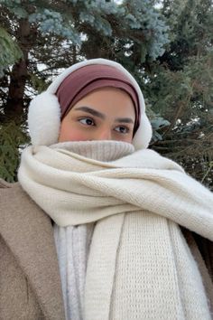 Hijabi winter aesthetic Hijabi In Winter, Hijabi Winter Aesthetic, Hijabi Winter Outfits Modest Fashion, Autumn Hijabi Outfits, Hijabi Autumn, Kashmir Winter, Winter Outfits Modest, Hijabi Fashion Winter