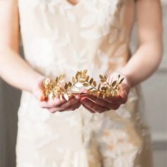 European Greek Goddess Headband Metal Gold Leaves Branch Crown Hair Bands Wedding Tiara Hair Greek Goddess Crown, Vintage Bride Hairstyles, Gold Leaf Headband, Wedding Tiara Hairstyles, Bride Head, Retro Bridal, Goddess Crown, Wedding Hairband, Bridal Wedding Hair