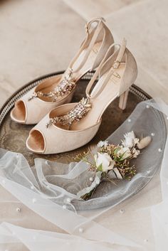 a pair of shoes sitting on top of a tray