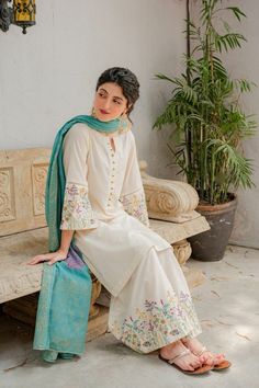 Gaun Fashion, Traditional Indian Outfits, Simple Pakistani Dresses