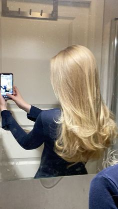 #layers #blondhair #hair Long Layers Blonde Haircut, Light Blonde Blowout, Light Blonde Hair Layers, Blowout On Straight Hair, Pros And Cons Of Layered Hair, Pretty Hair Layers, Blond Hair Blowout, Blonde Highlights With Long Layers, Haircuts For Long Blonde Hair Straight