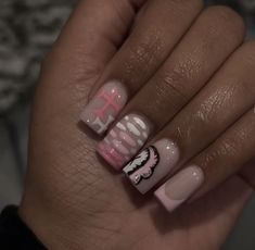 Name Nail Art Design, Baddie Medium Nails, Nails Acrylic Ideas Short, Acrylic Nail Designs Short Square, Shorties Nails Pink, Nail Ideas Medium Length, Baddie Short Nails, Cute Short Acrylic Nails, Acrylic Nail Set