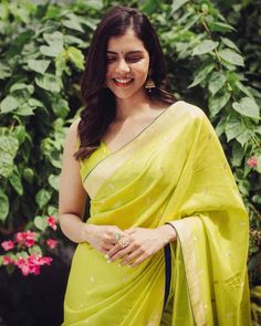 Blouse Designs Wedding, Saree Sabyasachi, Saree South Indian, Kalyani Priyadarshan, South Indian Wedding Saree, Sabyasachi Sarees, Kuchu Designs, Saree Hairstyles, Saree Kuchu Designs