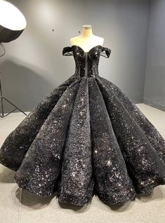 The fitted shape is likewise embellished with beadwork to include a continuous shine. The high neckline streams right into a small open back function. Ball Gown Sweet 16, Debut Gowns, Sequin Ball Gown, Mermaid Gown Prom, Black Ball Gown, Pink Ball Gown, Prom Dresses Long Mermaid, Prom Ball Gown, 16 Dresses