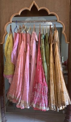 India Clothes Aesthetic, Diwali Collage, Indian Fashion Aesthetic, India Core, India Outfits, India Aesthetic, Desi Things, Pakistan Clothes, South Asian Aesthetic