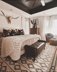 Bedroom Decor Western Rustic, Modern Cowgirl Bedroom, Western Home Decor Bedroom, Cowgirl Bedroom Ideas, Cows And Horses, Cowboy Bedroom