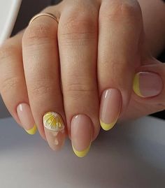 Nail Art Fruit, Yellow Nail Art, Yellow Nails Design, Unghie Nail Art, Manicure Gel, Almond Nails Designs, Bright Nails