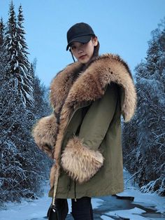 Olive Parka, Fur Backpack, Raccoon Fur Coat, News Reporter, Ski Fashion, Exotic Fashion