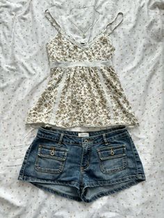 Outfit inspo, inspiration, summer, fitspo, aesthetic, fashion, beach, 2000s, babydoll top Babydoll Tank Outfit, 2000s Summer Fashion Outfits, How To Style Babydoll Top, Babydoll Top Outfit Aesthetic, Babydoll Tops Outfit, Cute Babydoll Tops, Babydoll Top Outfit Summer, Costal Aesthic Outfits, 2000 Summer Outfits