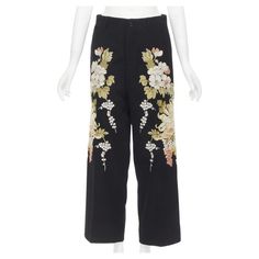 GUCCI 2017 black wool chrysanthemum floral embroidery wide leg trousers IT38 XS Reference: MELK/A00087 Brand: Gucci Designer: Alessandro Michele Collection: 2017 Color: Black Pattern: Floral Closure: Button Extra Details: 5-pocket design. Oriental floral embrodiery. Wide leg trousers. Made in: Italy CONDITION: Condition: Excellent, this item was pre-owned and is in excellent condition. SIZING Designer size: IT38 Size reference: US0 / UK6 / IT38 / FR34 / XXS-XS MEASUREMENTS: Waist: 36cm / 14" Hip Gucci 2017, Embroidery Pants, Gucci Pants, Gucci Outfits, Gucci Designer, Alessandro Michele, Pantalon Large, Leather Shops, Wide Leg Jumpsuit