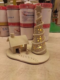 Winter Clay Projects, Winter Pottery Ideas, Christmas Ceramics Ideas Pottery, Holiday Pottery, Clay Christmas Decorations, Coil Pottery, Pottery Lessons, Air Dry Clay Projects