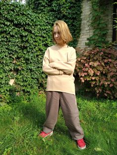 Cozy, warm and comfortable light brown sweatpants made from cotton. Unique baggy fit. Unisex Men and Women Can Wear. Two ventilate pockets in front, back pocket, secret pocket. If you order bigger size please let us know your height. Also hips measurements. Thank you! HQ-Heavy duty material. Density - 340g/m2. Made in EU. SizeLenght (in/cm)Waist (in/cm)Loose (in/cm)Strech (in/cm)Recommended Height(in/cm) XS40/10112/3012/3014/3661/155 S41/10513/3212/3015/3765/165 M42/10713/3412/3115/3869/175 L44/ Loose Pants Men, Sweatpants Brown, Brown Sweatpants, Women Sweatpants, Secret Pocket, Drop Crotch Pants, Brown Trousers, Loose Pants, Low Waisted