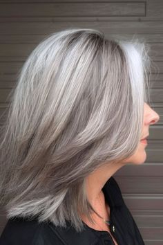 Straight Silver Layers Hairstyle For Women Over 50. Straight Layers, Long Bob Balayage, Feathered Hair, Short Curly Hairstyles For Women, Grey Curly Hair, Hairstyles For Women Over 60, Bob Hairstyles With Bangs