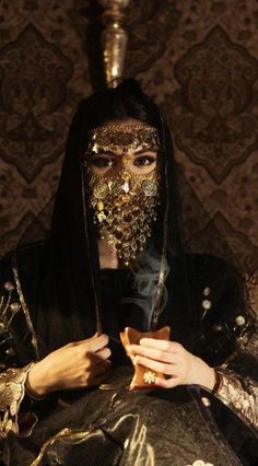 Saudi Vibes, Arabian Nights Aesthetic, Arabian Culture, Arabian Princess, Estilo Hijab, Arabian Night, Arabian Women, Arab Culture, Arabian Beauty Women