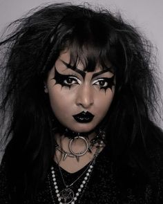 45 Grave, Goth Winter, Trad Goth Makeup, Eyeliner Designs, Trad Goth, Cool Makeup Looks, Romantic Goth