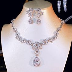 Elegant And French-Style Wedding Jewelry Set Made Of Lightweight Chain With Cubic Zirconia Stones. The Zirconia Is The Same As A Diamond, High-Polished And Shiny Forever. The Necklace Is 44cm(17.3 Inches). The Length Is Not Adjustable. The Earring Is 3.5cm (1.37 Inches). New York Jewelry, Wedding Jewelry Set, Bridal Jewelry Set, Jewelry Bridal, Wedding Color, Wedding Jewelry Sets, Bridal Jewelry Sets, Style Wedding, French Style