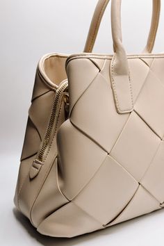 Close up side view of the Phoebe Cream Woven Leather Purse which features cream leather fabric, woven pattern details, gold hardware, monochrome straps, zipper closure and gold clasp closure Luxury Textured Leather Box Bag, Classic Purse, Woven Leather Bag, Art Gold, Woven Pattern, Dress Ideas, Leather Fabric, Leather Purse, Cozy Sweaters