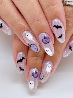 Halloween nails designs ideas for Halloween 2023. Girls can get inspiration through our post to create the best Halloween nails. From simple to spooky Halloween nails, our post are definitely a source of creativity for this Halloween. Bat Nails, Doll Makeup