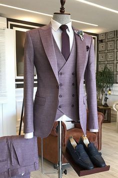 Get inspired by this Latest Purple Small Plaid Peaked Lapel One Button Bespoke Men Suits For Proms. Our Purple Peaked Lapel wedding groom men's suits come in New Arrival styles & colors with high quality and free shipping. Purple Groomsmen, Suit For Prom, Lapel Wedding, Prom Men, Groomsmen Outfits, Classy Suits, Dress Suits For Men, Prom Suits, Fashion Suits For Men