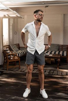 Mens Vegas Outfits, Vegas Mens Outfit Ideas, Vegas Outfit Ideas, Summer Vegas Outfit, Italian Fashion Summer, Ja I Ty, Vacation Outfits Men, Comfy Summer Outfits, Ibiza Outfits