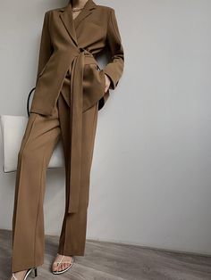 Design Wrap Suit Blazer in Coffee Brown - Slowliving Lifestyle Simple Women Outfits, Full Sleeve Blouse, Business Casual Summer, Classy Suits, Spring Suit, Business Outfits Women, Summer Attire, Minimal Outfit, Blazer Designs