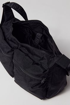 Urban Outfitters School Bag, Crossbody School Bag Aesthetic, Cute Messenger Bags For School, Crossbody Bag For School, Baggu Crossbody Bag, Baggu Laptop Sleeve, Black Everyday Bag, Baggu Bag Aesthetic, Baggu Bag Outfit