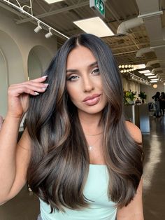 Brunette Brown Hair Chocolate Highlights, Espresso Brunette Balayage Hair, Balayage In Dark Hair, Rich Brunette Hair Color With Highlights, Dark Hair Dimension, Expensive Brunette Balayage, Money Piece On Dark Hair, Black Brown Balayage