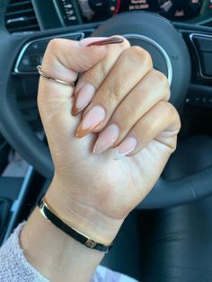 Nails Baddie Nails Short Almond, Almond Nails On Black Women, Nails On Black Women, Baddie Nails Short, Nails Short Almond, Gold Gel Nails, Baddie Nails, Short Almond, Work Nails