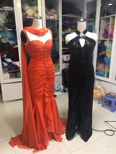 Old School Hollywood Dresses, Marilyn Monroe Inspired Dress, Marlyn Monroe Dress, Jane Russell Outfits, Marylin Monroe Orange Dress, Old Hollywood Evening Gowns, Hollywood Dress Ideas, Marylin Monroe Dresses, Marilyn Monroe Orange Dress