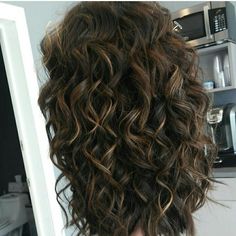 Black Curly Hair Lowlights, Dark Brown Curls With Highlights, Balayage Curly Hair Natural Curls Dark Brown Blonde Ombre, Dark Brown Wavy Hair With Highlights, Low Lights For Brown Hair Curly, Body Wave Perm Medium Hair, Bayalage Curly Hair, Curly Hair Bayalage, Bayalage Brunette Curly Hair