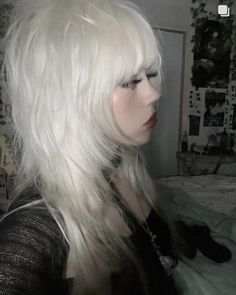 Blonde Goth, Y2k Hairstyles, Gothic Hairstyles, Goth Hair, Punk Hair, Emo Hair