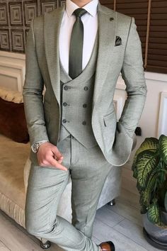 Traje de novio.
#trajesdenovio #trajes2024 #novio #boda Coat Pant For Man Wedding, Grey Slim Fit Suit, Grey Suit Men, Groom Party, Wedding Cocktail Party, Slim Fit Tuxedo