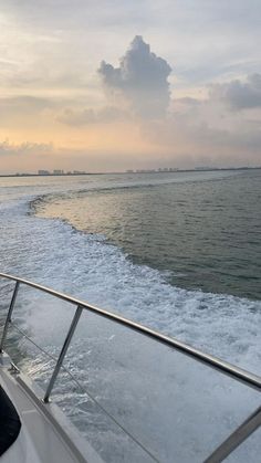 the back end of a boat traveling through the ocean