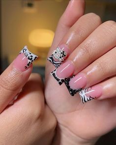 Duck Nails Pink And Black, Frenchies Nails Short, Shortie Duck Nails, Trashy Nails Y2k, Short Black Frenchies, Duck Nails With Charms, White Duck Nails, Short Y2k Nails, Early 2000 Nails