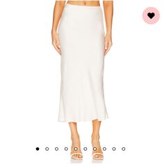 Midi Skirt, Chic Skirt, Fashion Style, Setim Skirt, White Skirt, Timeless Piece Relaxed Pencil Skirt For Brunch, Lined Pencil Skirt For Brunch, Elegant Pencil Skirt For Brunch, White Midi Skirt For Night Out, Elegant Skirted Bottoms For Brunch, Casual White Mid-rise Skirt, White Midi Skirt With Pockets, Knee-length Stretch White Skirt, White Fitted Midi-length Pleated Skirt