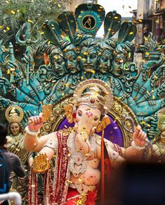 an idol is displayed in front of a crowd