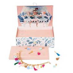 This advent calendar is the perfect Christmas gift for girls, with a ballerina suitcase and pretty bracelet. Unique Advent Calendar, Love Advent Calendar, Ballerina Gift, Advent Calendar Gifts, Pink Jewelry Box, To Do Planner, Advent Calendars For Kids, Sweet Accessories, Calendar Gifts