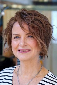 Messy, tousled shaggy bob with layered texture, adding volume for a relaxed look Short Shaggy Bob Hairstyles, Shag Bob Haircut, Shaggy Bobs, Very Short Bob, Inverted Bob Short, Short Shaggy Bob, Oblong Face Shape, Shaggy Bob Hairstyles, Shaggy Bob Haircut