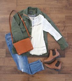 Have the shirt need the jacket! Outfit Curvy, Olive Green Jacket, School Hairstyles, Legging Outfits, Family Photo Outfits, Girls Outfits, Back To School Outfits