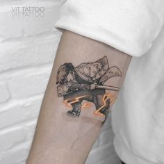 Demon Slayer Tattoo Zenitsu, Demon Slayer Tattoo Ideas, Anime Zenitsu, James Tattoo, Around Arm Tattoo, Wolf Tattoo Sleeve