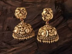 antique jhumkas 3 Antique Jumka Gold, Jewellery Portfolio, Temple Jewellery Jhumkas, Gold Jewelry Outfits, Antique Jewellery Designs, Gold Necklace Indian Bridal Jewelry