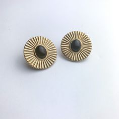 Vintage 70s gold tone pleated circle earrings with a black center. Super gorgeous earrings. Minor wear on the back, but the front looks great. (582) Marauders Era, Circle Earrings, Saint Louis, Gorgeous Earrings, Jewelry Earrings Studs, Vintage 70s, A Black, Vintage Jewelry, Gold Tones