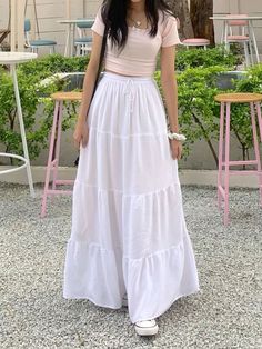 Long Frilly Skirt Outfit, Skirts Long Aesthetic, Maxi Skirt Flowy, Cute Modest Outfits Dresses, White Long Skirt Outfit Ideas Aesthetic, White Skirt Outfit Ideas Summer, Outfits With Long White Skirt, Long White Skirt Outfit Ideas, Maxi Skirts Outfit