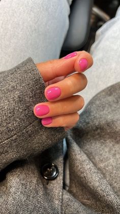 Bright January Nails, Summer Nail Colour 2023, Hot Pink Gel Manicure, Short Clean Nails Spring, Short Round Nails Ideas Summer, Short Nail Colors Summer, Cool Tone Pink Nails, Super Short Round Nails, Short Round Spring Nails