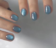 Short Blue Cat Eye Nails, Icy Blue Cat Eye Nails, Light Blue Cateye Nails, Short Cats Eye Nails, Nails Different Colors Each Finger, Cat Eye Blue Nails, Shiny Short Nails, Light Blue Cat Eye Nails