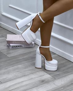 Pretty Heels, Stile Hijab, Fashion Shoes Heels, Cute Shoes Heels, Shoes Heels Classy, White High Heels, Prom Heels, Heels Classy, Fancy Shoes