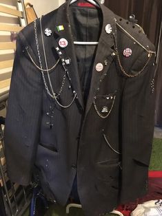 Punk Prom Suit, Formal Punk Outfits Men, Punk Outfits Male, 70s Punk Outfits, Alt Punk Outfits, Black Punk Outfits, 80s Metal Aesthetic, Punk Fashion 70s, Punk Tuxedo