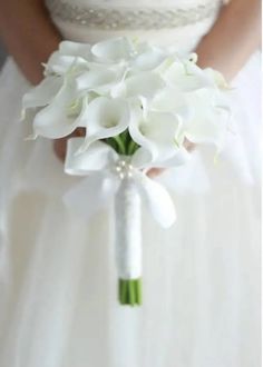 the bride's bouquet was made up of white flowers