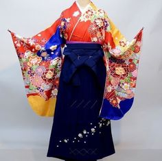 Item: Furisode Kimono & Hakama , Obi Sash,Jyuban set No. frs005 Size: US  L  /  Kimono Weidth 68cm  Length 110cm  /  Hakama  Length 95cm   Weidth - fit many sizes   Condition: NEW. Please check the photos. If you are 165-173cm tall, This kimono set will fit well. Traditional Red Kimono For Wedding, Traditional Red Kimono For Tea Ceremony, Red Kimono Traditional, Japanese Royal Kimono, Junihitoe Kimono, Royal Kimono Japan, Furisode Kimono, Japanese Furisode Kimono, Womens Kimono